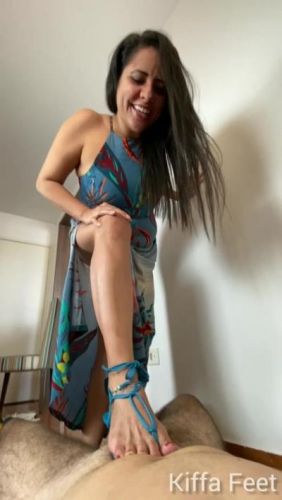 Clips4sale: Kiffa Feet - Goddess Kiffa In Sexy Blue Schutz Sandals Cbt