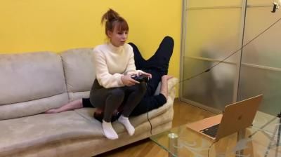 Petite Princess Femdom: Gamer Kira In Leggings Uses Her Chair Slave While Playing