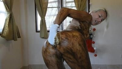 ScatShop: MissAnja - Scat Body Smear With Rubber Gloves On
