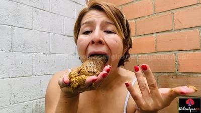 ScatShop: Valentynexx - Licking my big poop in my backyard