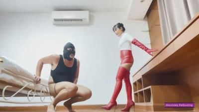 Absolutely Ballbusting: Mistress Luna - The beauty boxer ballbusting