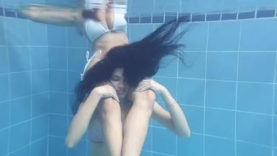 Smother Extreme Underwater: The Perfect Ass Squizing