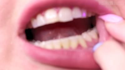 Mistress Bijoux - Teeth Up Close