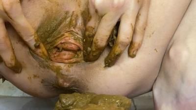 ScatShop: p00girl - Pooping big shit and stuffing it inside