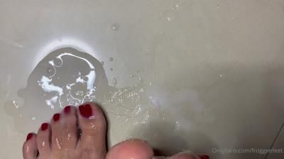 Goddess Diana: Cumming On My Red Toes And Than Pouring 25 Cum Loads On My Toes - Froggee Feet