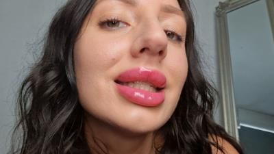 Tattooed Temptress - Jerk To Mommies Lips