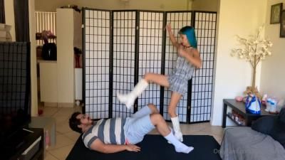 Beastcage Ballbusting - Momo First Time 2