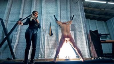 NoirQueenie - Whipping The Loser Angle 2